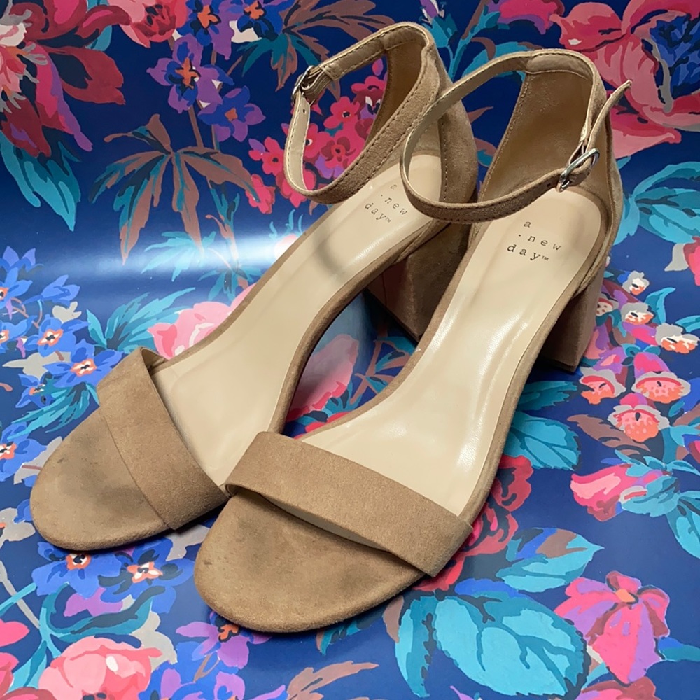 Nude heels. Size 8.